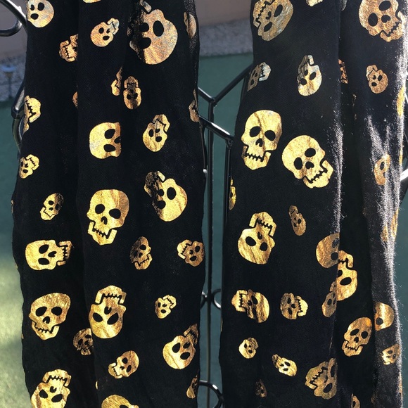 Holiday Scarves of The Season - set of (3) - EUC - Picture 8 of 10